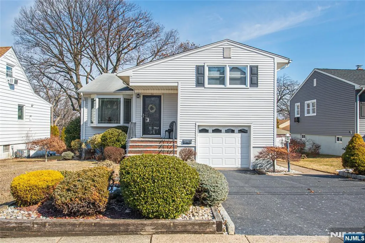Jersey City/Hoboken Real Estate | View 54 Roosevelt | 3 Beds, 2 Baths