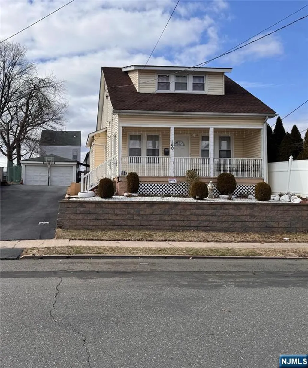Jersey City/Hoboken Real Estate | View 160-162 25th | 4 Beds, 1 Bath