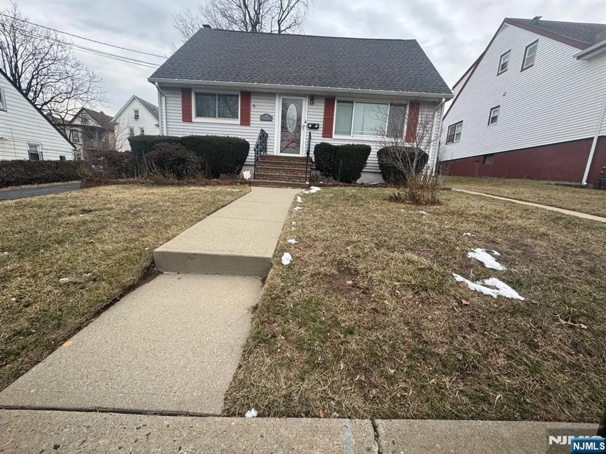 Jersey City/Hoboken Real Estate | View 27 Poplar | 3 Beds, 2 Baths