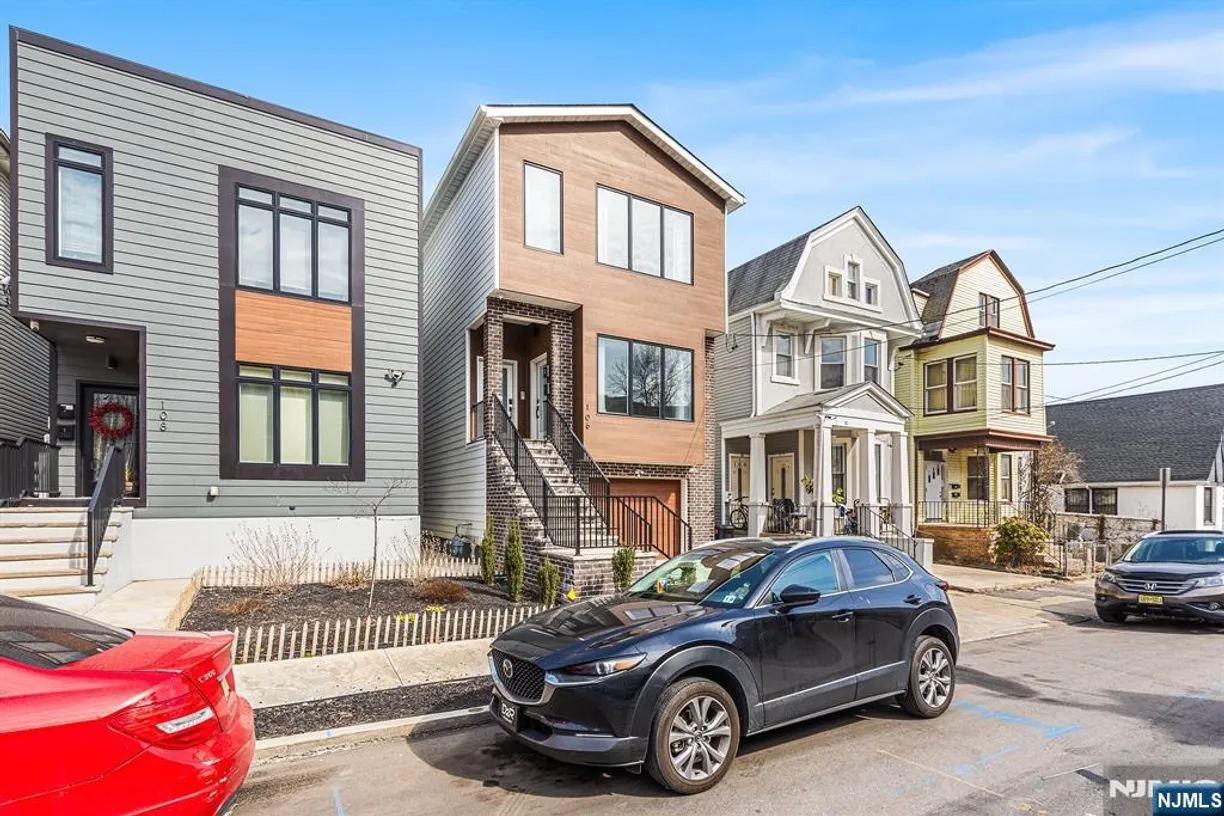 Jersey City/Hoboken Real Estate | View 106 Oak, 1 | Listing