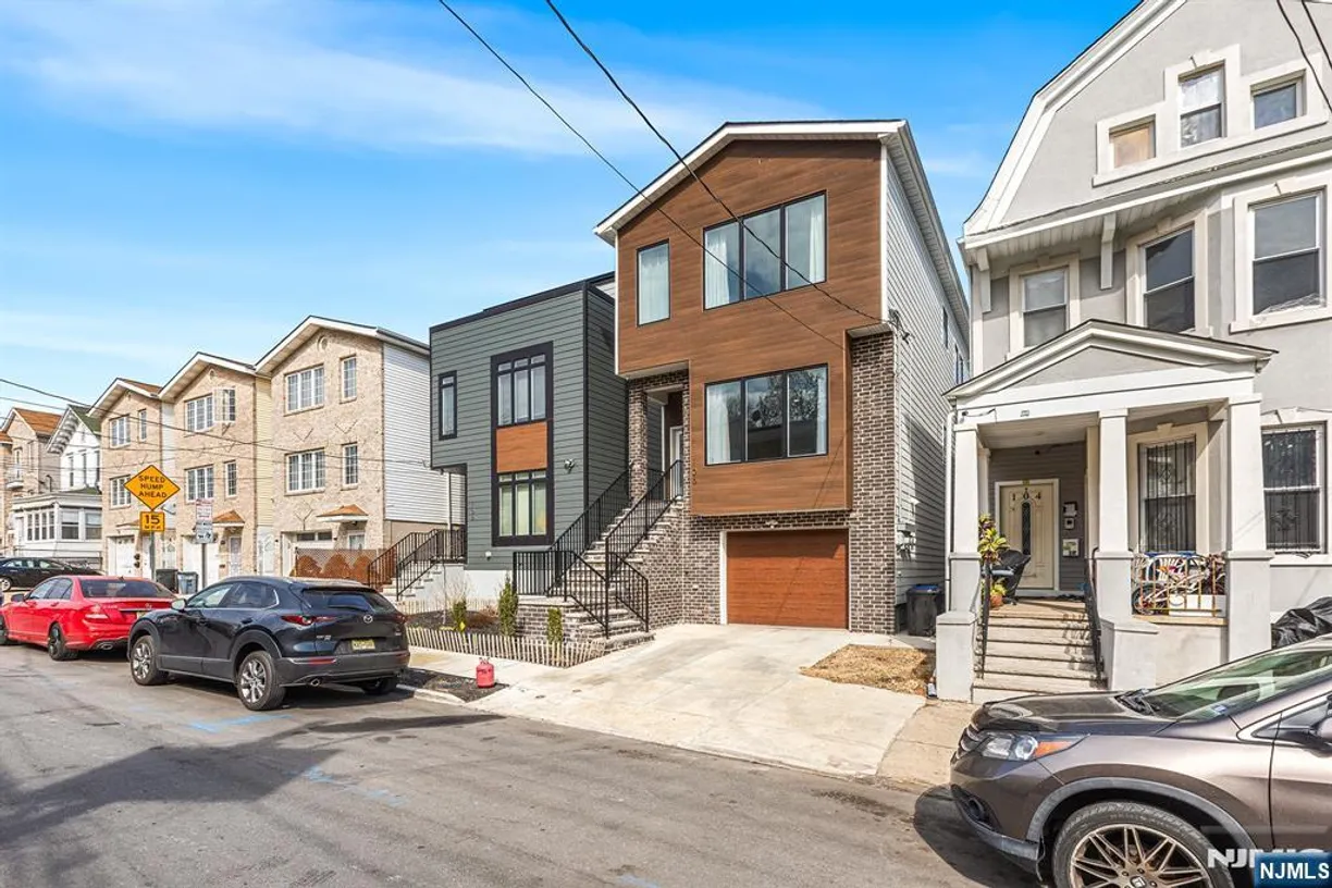 Jersey City/Hoboken Real Estate | View 106 Oak, 1 | 3 Beds, 2 Baths