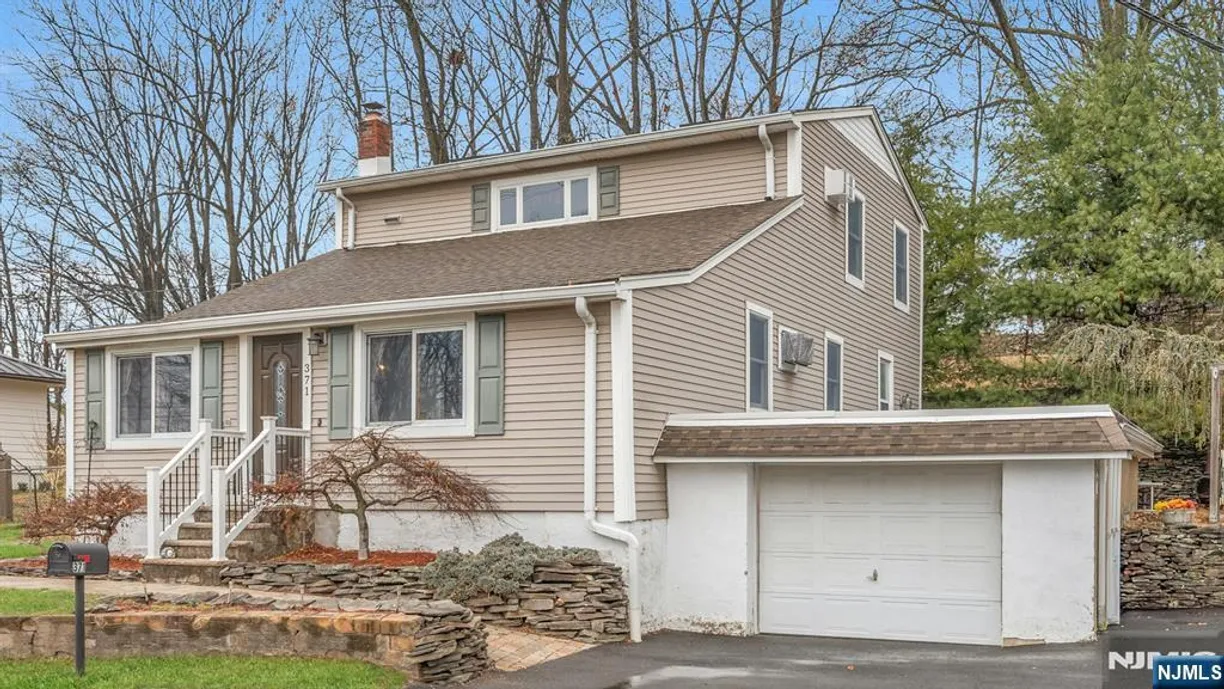 Jersey City/Hoboken Real Estate | View 371 Haledon | 4 Beds, 2 Baths