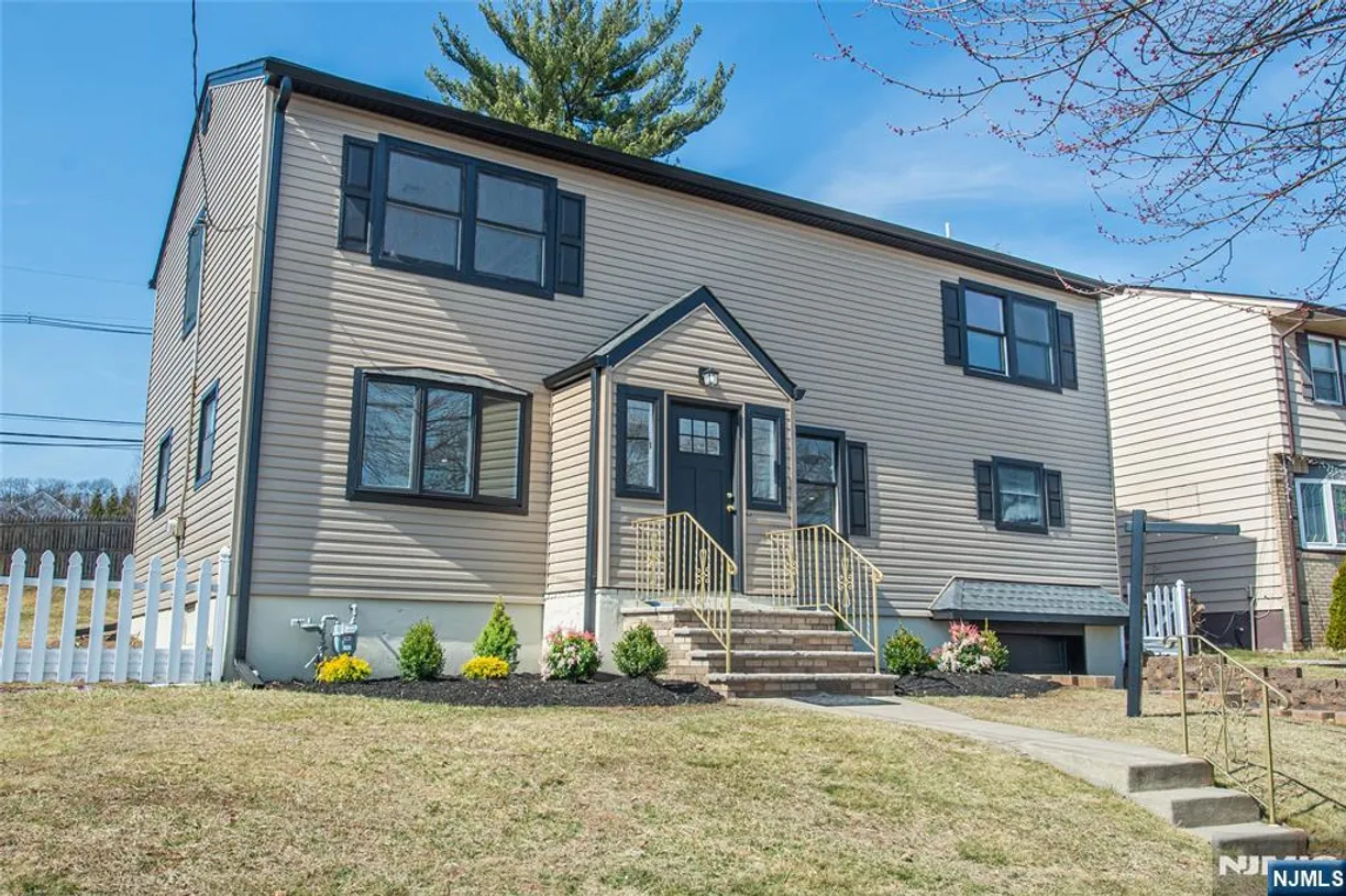 Jersey City/Hoboken Real Estate | View 128 Long Hill | 3 Beds, 2 Baths