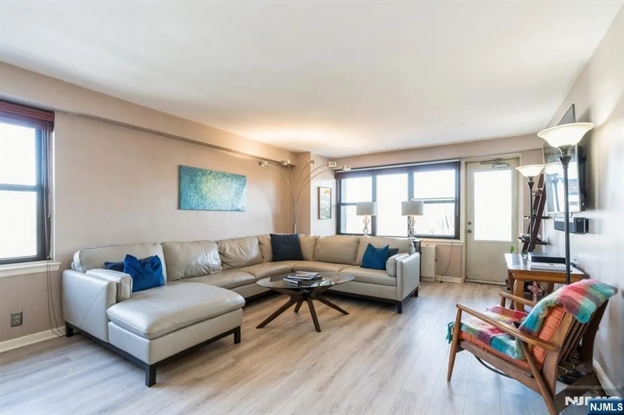 Jersey City/Hoboken Real Estate | View 285 Aycrigg, 6E | 2 Beds, 2 Baths