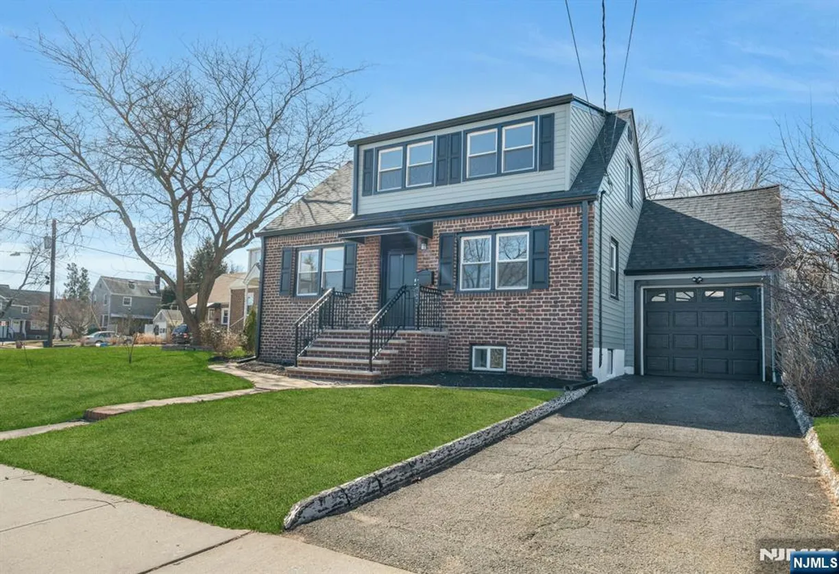 Bergen County Real Estate | View 5 Sand Hill | 3 Beds, 2 Baths