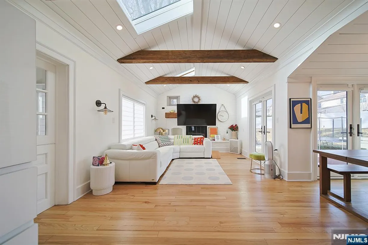 Jersey City/Hoboken Real Estate | View 487 Chestnut | 4 Beds, 3 Baths