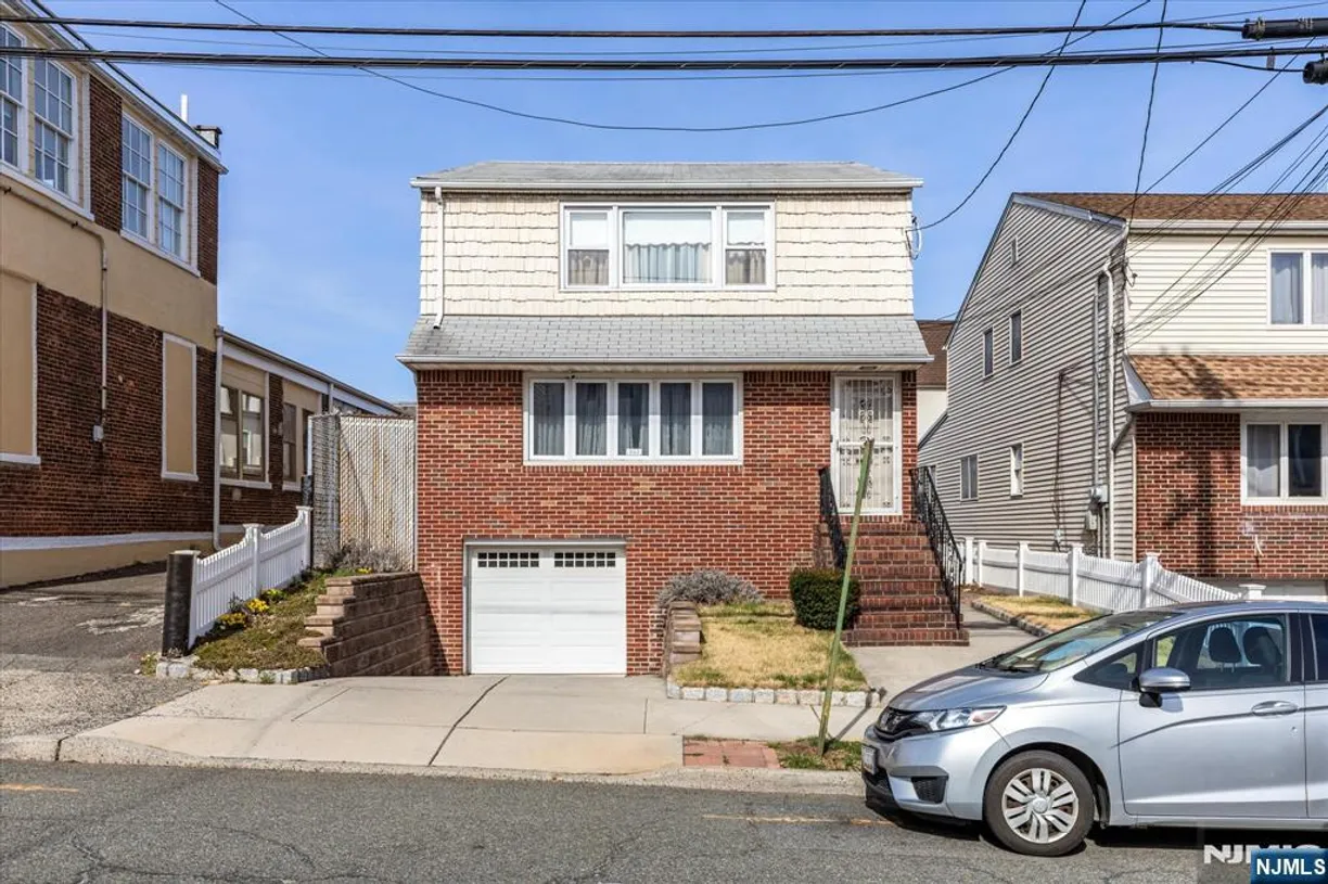 Jersey City/Hoboken Real Estate | View 291 Laurel | 3 Baths