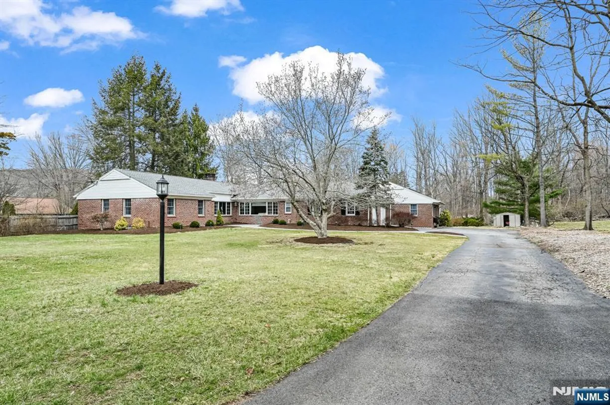 Bergen County Real Estate | View 7 Chuckanutt | 5 Beds, 3 Baths