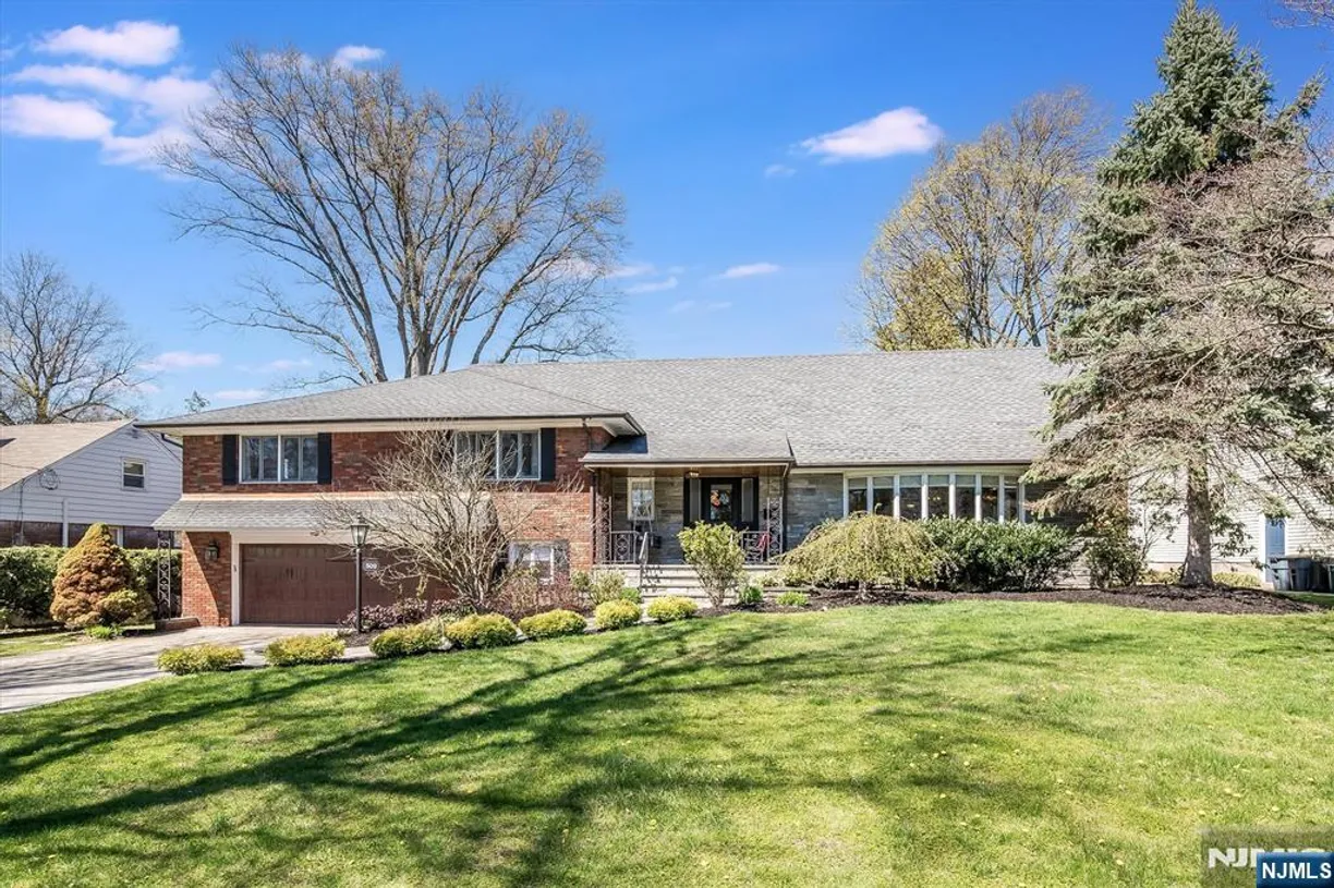 Bergen County Real Estate | View 509 Harristown | 6 Beds, 4 Baths
