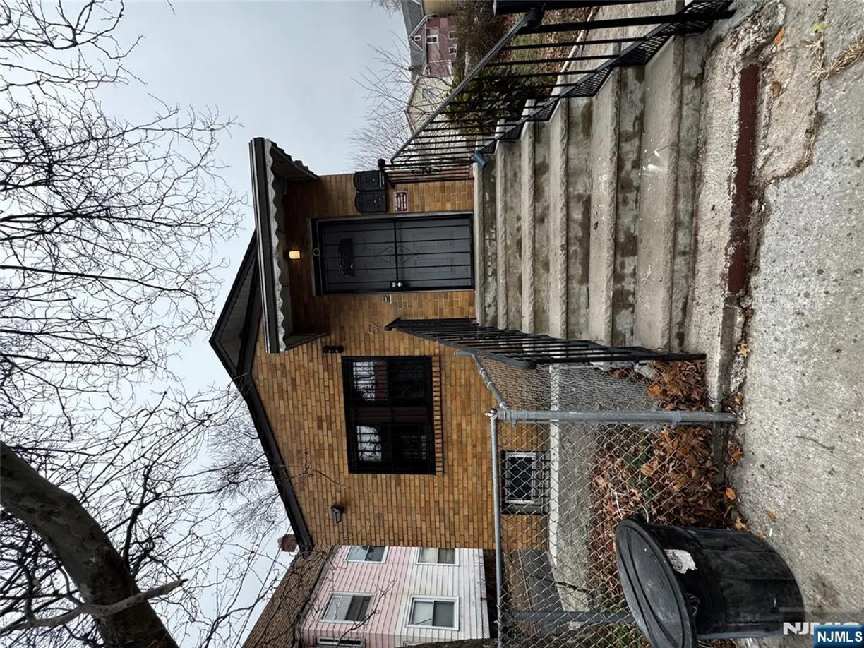 Jersey City/Hoboken Real Estate | View 50-52 Stuyvesant | 1 Bed, 1 Bath