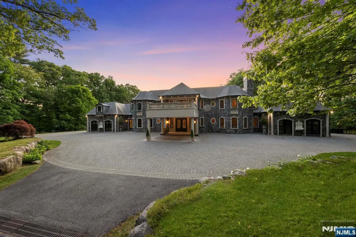 Bergen County Real Estate | View 105 Chestnut Ridge | 6 Beds, 6 Baths