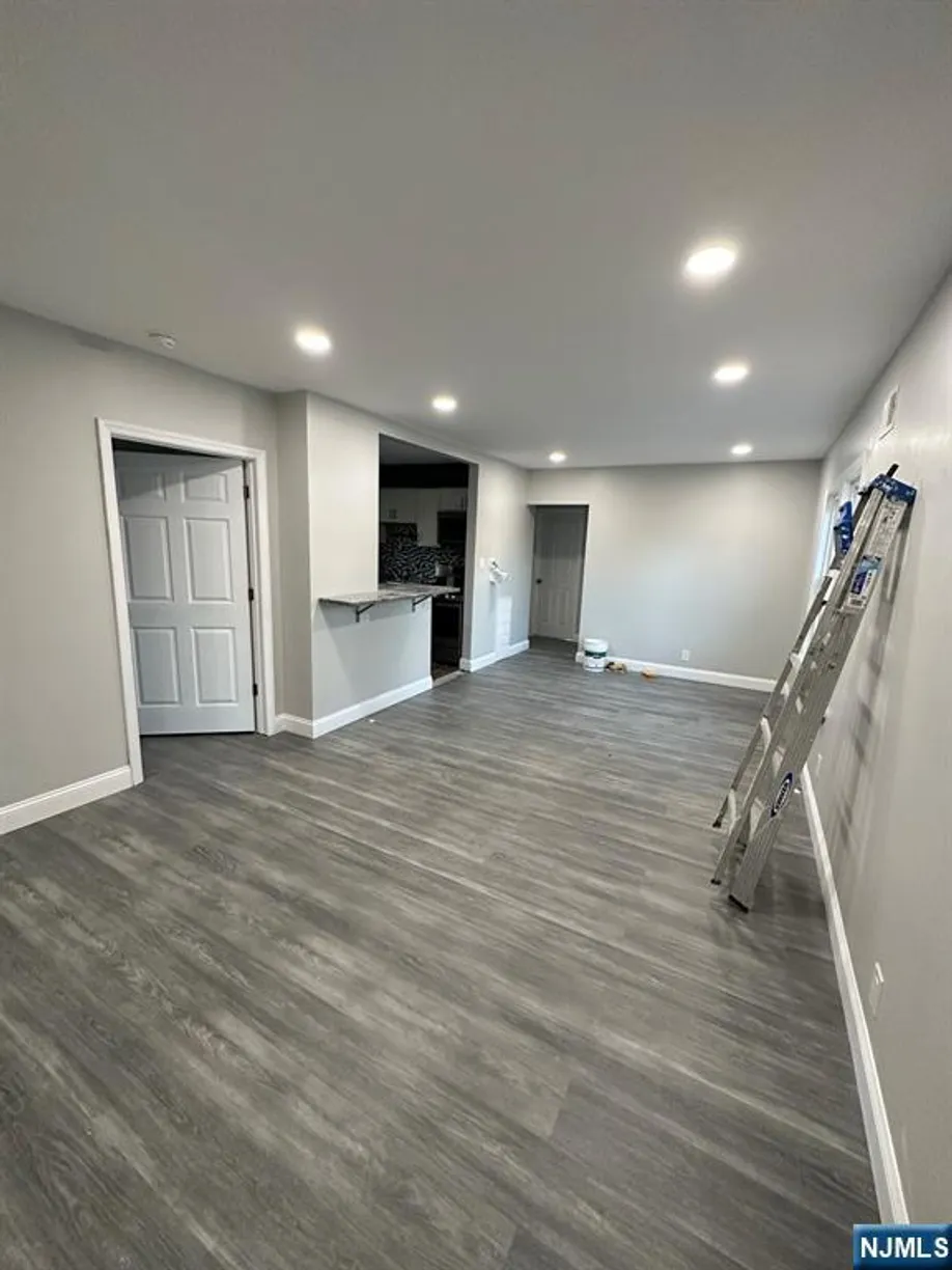 Bergen County Real Estate | View 84 Hunter | 3 Beds, 2 Baths