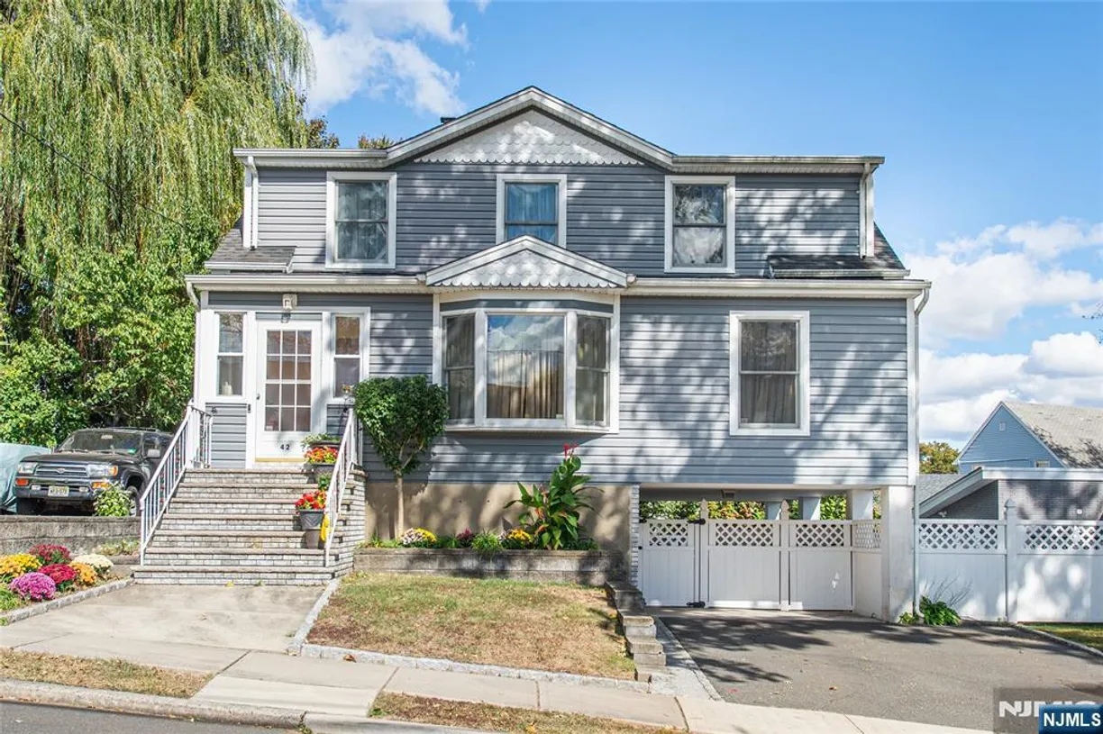 Jersey City/Hoboken Real Estate | View 42 Hopper | 3 Beds, 2 Baths