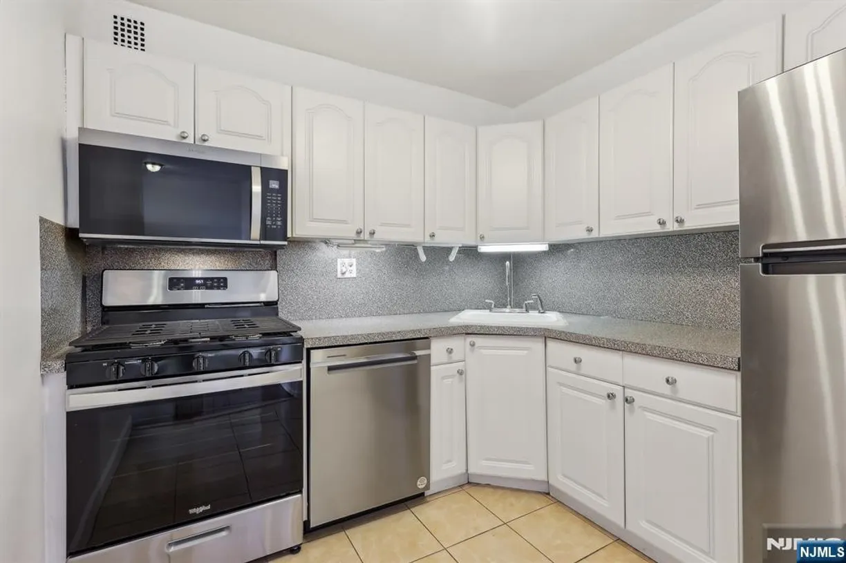 Bergen County Real Estate | View 2100 Linwood, 2G | 2 Beds, 2 Baths