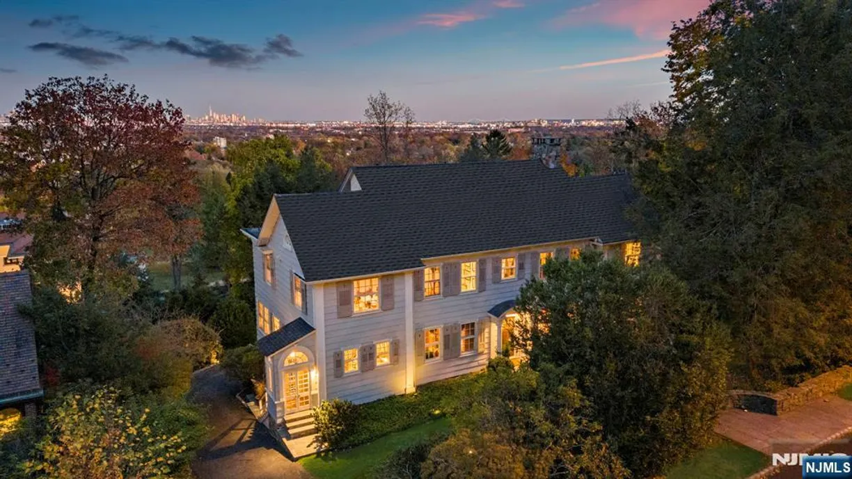 Jersey City/Hoboken Real Estate | View 91 Lloyd | 6 Beds, 3 Baths
