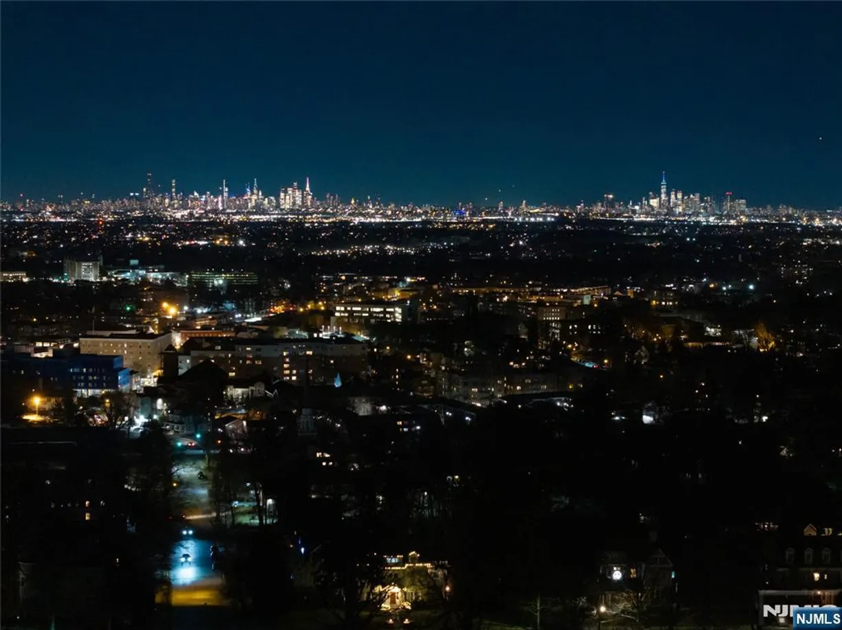 Jersey City/Hoboken Real Estate | View 91 Lloyd | Listing