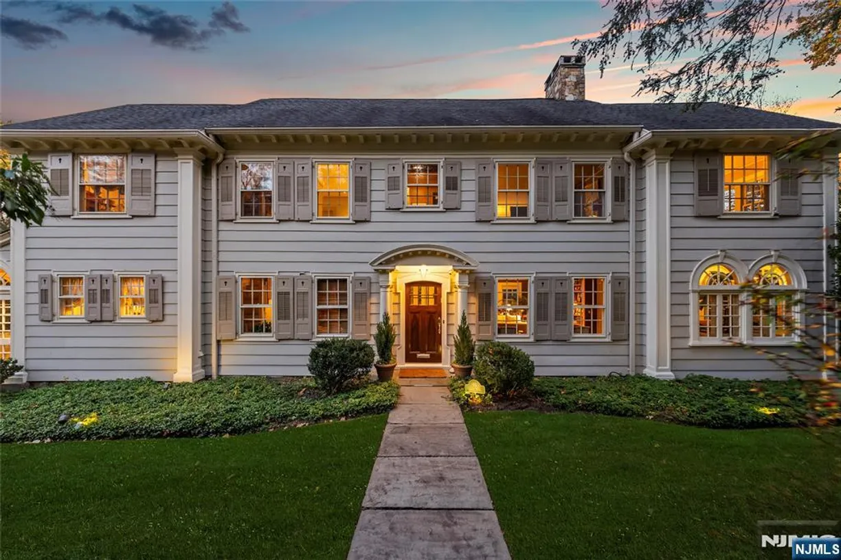 Jersey City/Hoboken Real Estate | View 91 Lloyd | Listing