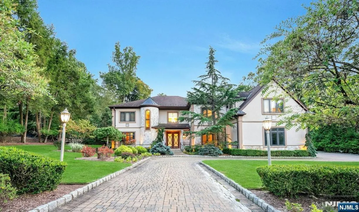 Bergen County Real Estate | View 32 Hampshire Hill | 6 Beds, 7 Baths