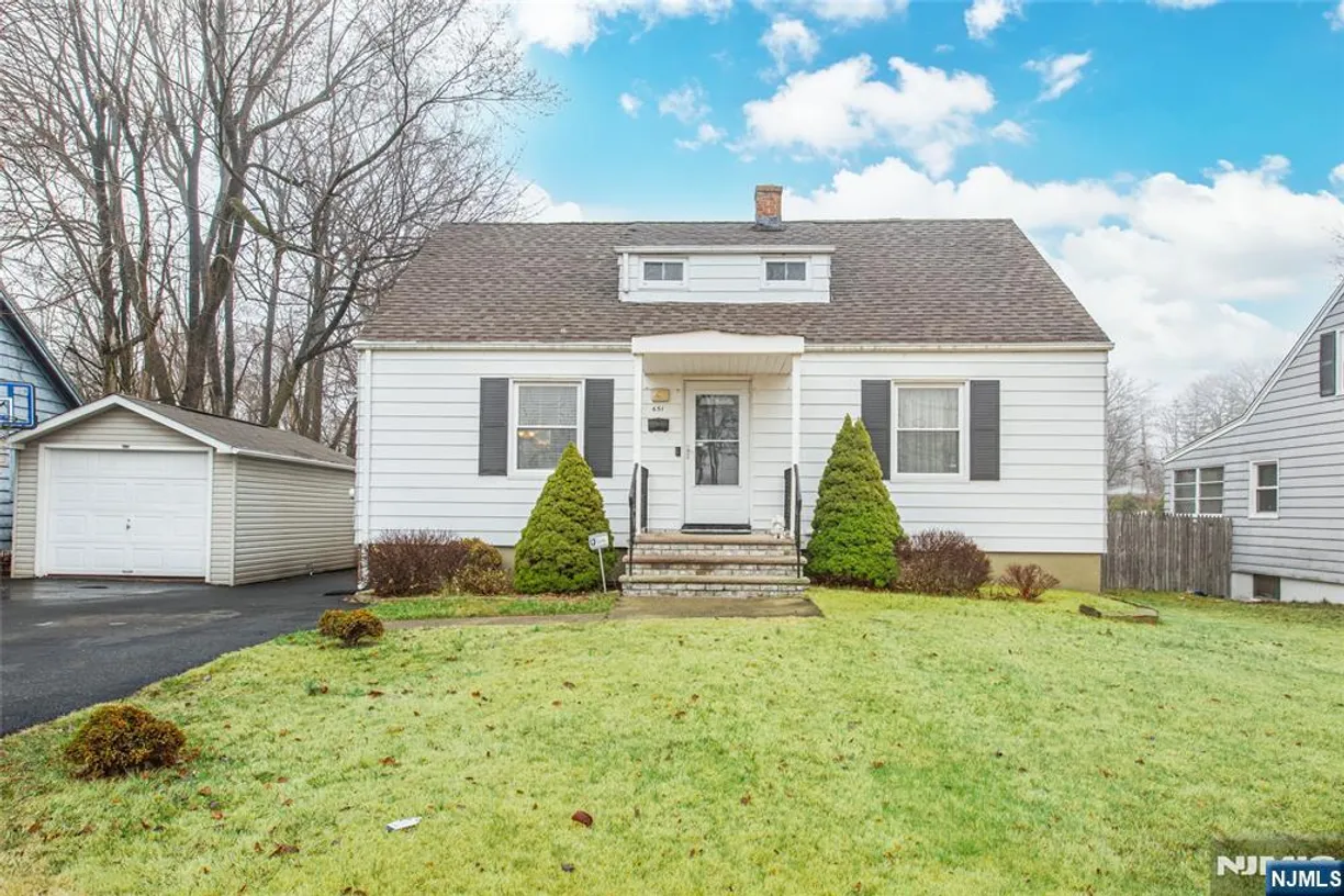 Jersey City/Hoboken Real Estate | View 651 Mount Pleasant | 4 Beds, 2 Baths