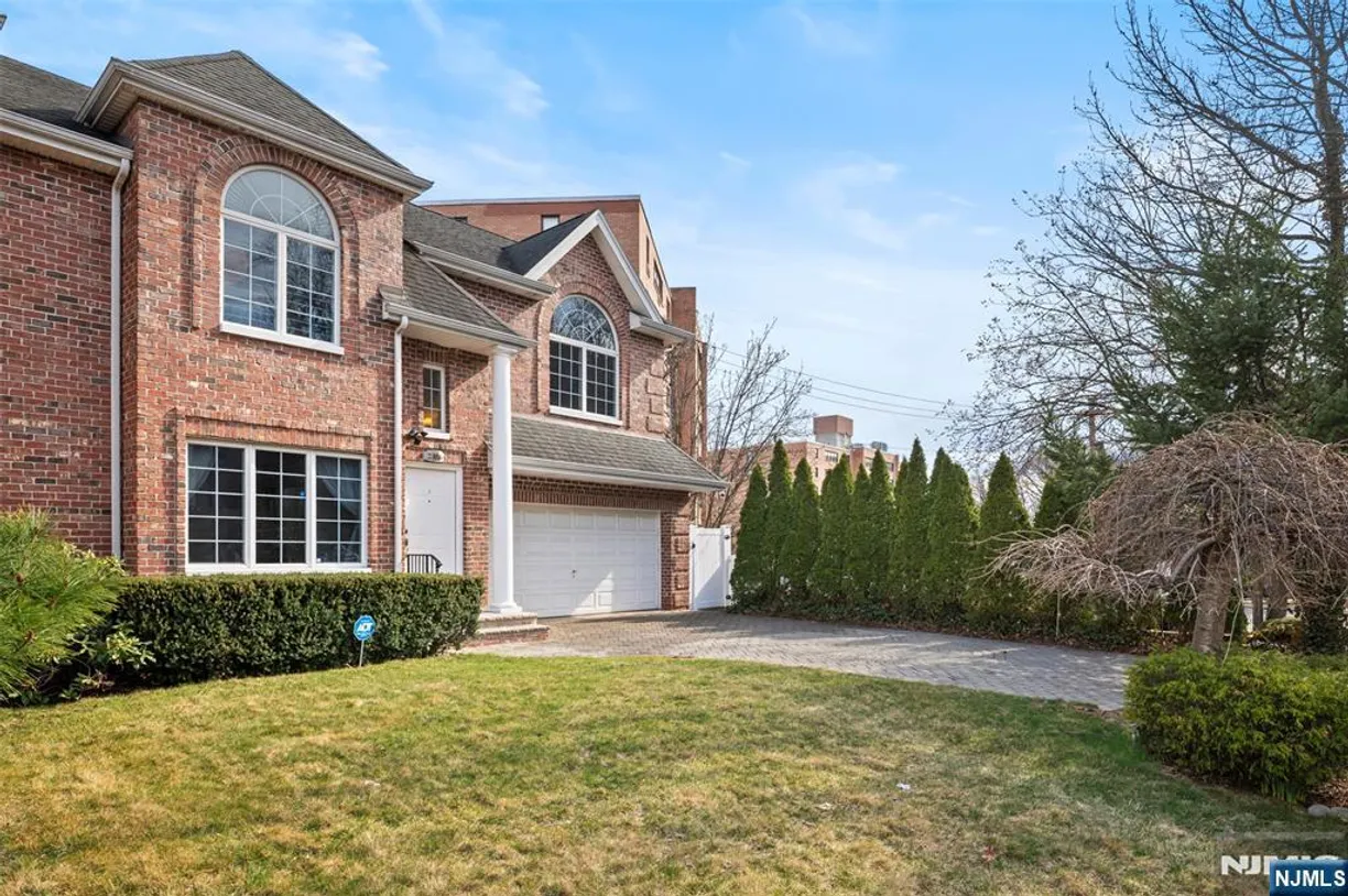 Bergen County Real Estate | View 2336 Franklin | 5 Beds, 3 Baths