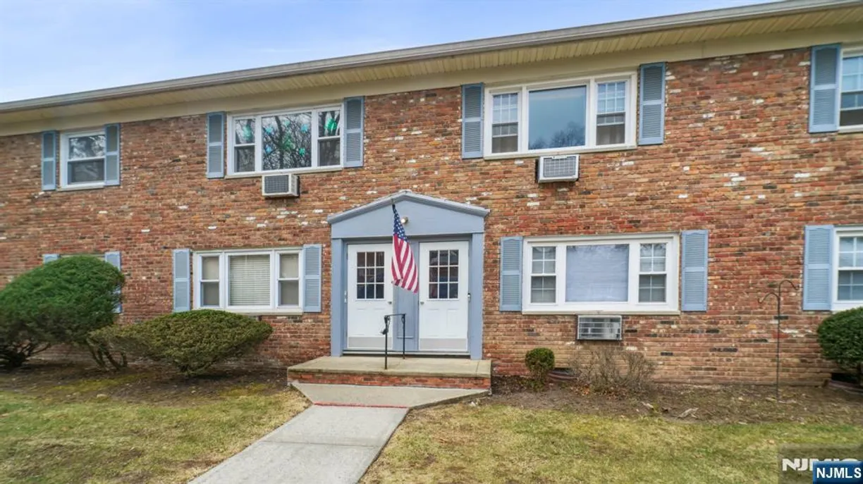 Jersey City/Hoboken Real Estate | View 39 Wedgewood, 114 | 1 Bed, 1 Bath