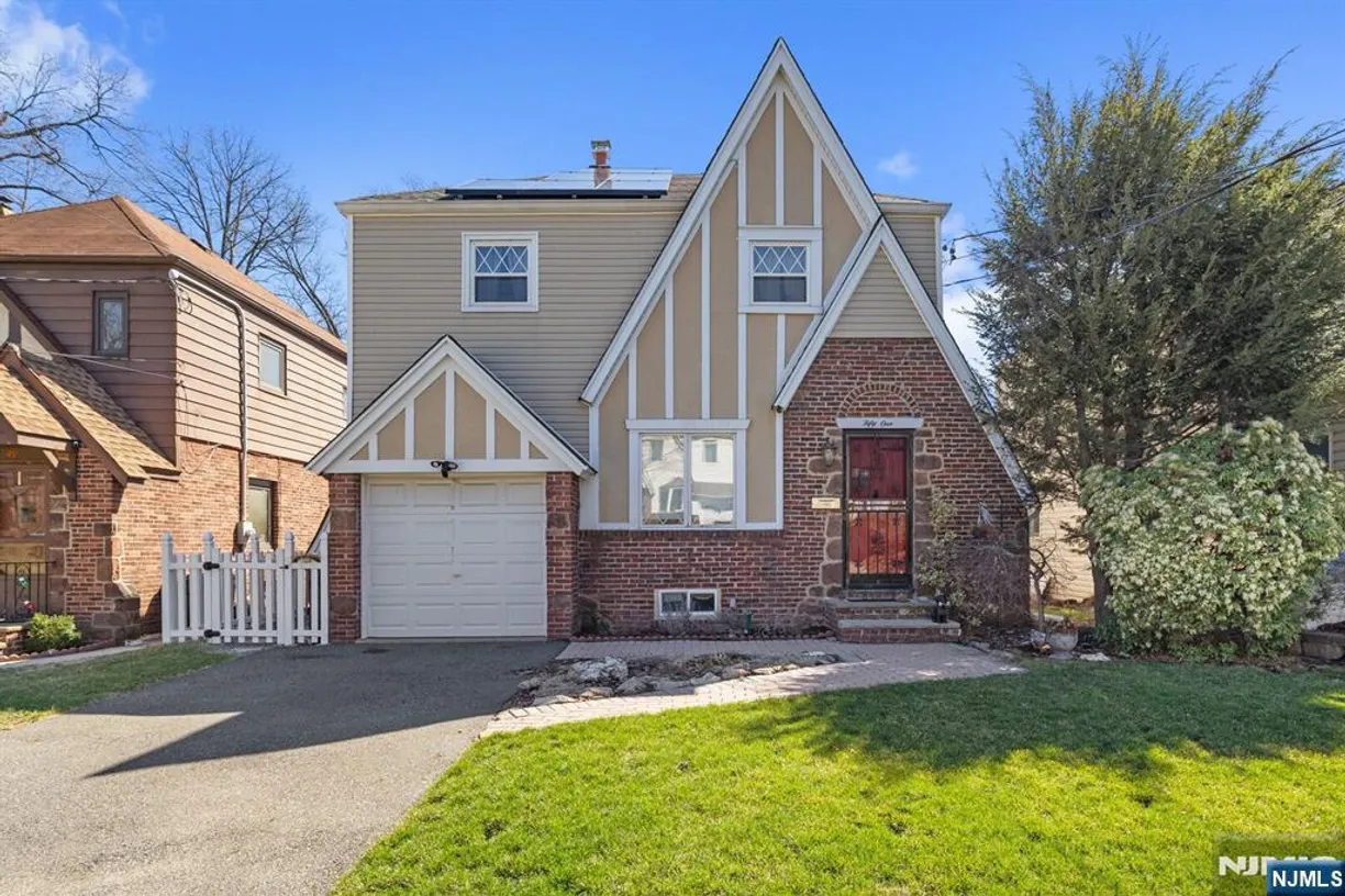 Jersey City/Hoboken Real Estate | View 51 Sussex | 3 Beds, 2 Baths