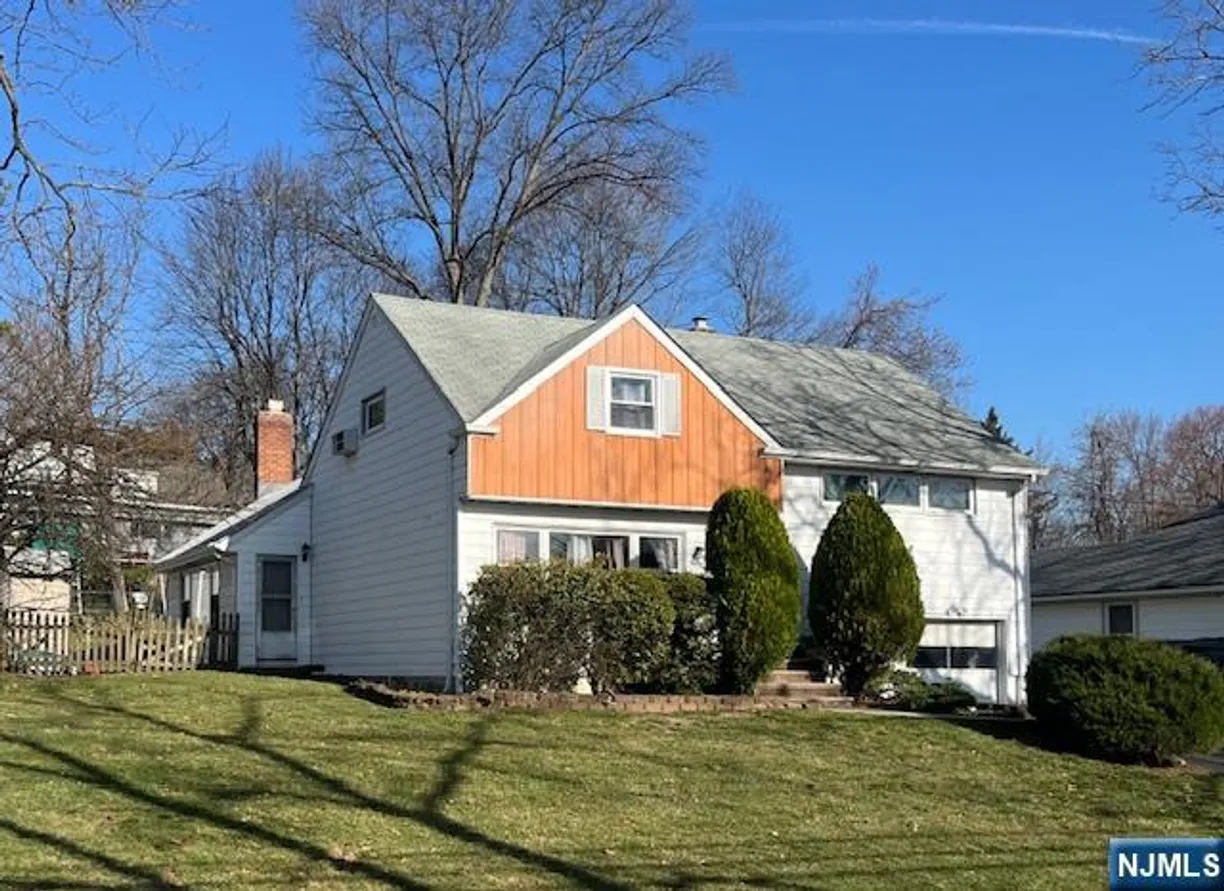 Bergen County Real Estate | View 920 Lawn | 3 Beds, 2 Baths