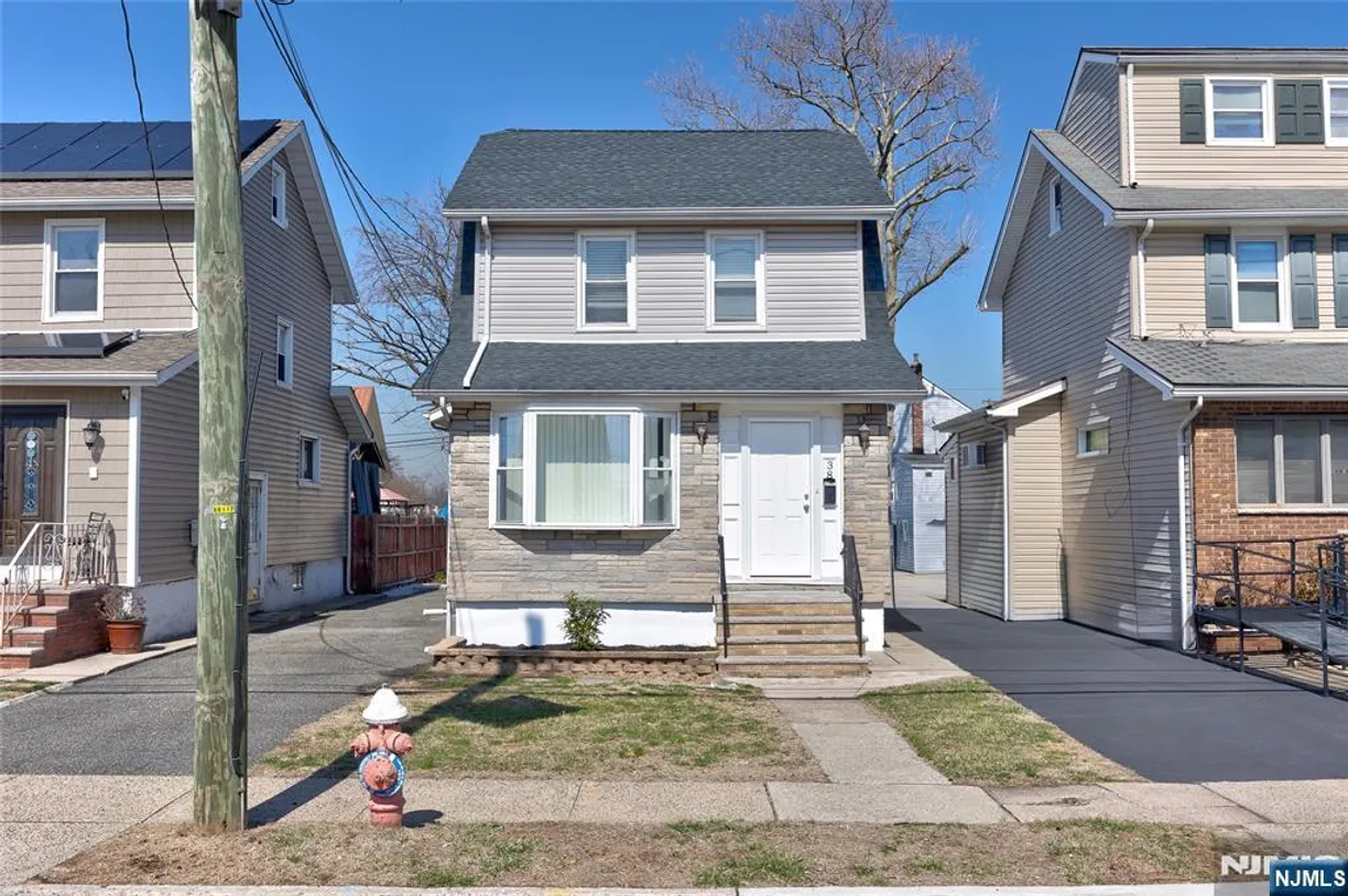 Bergen County Real Estate | View 38 Woodland | 2 Beds, 1 Bath