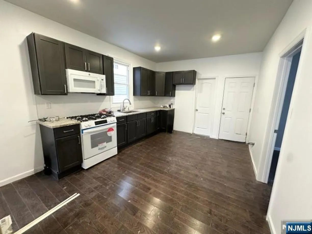 Jersey City/Hoboken Real Estate | View 105 7th, 1 | Listing