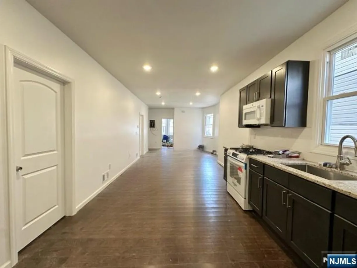 Jersey City/Hoboken Real Estate | View 105 7th, 1 | Listing