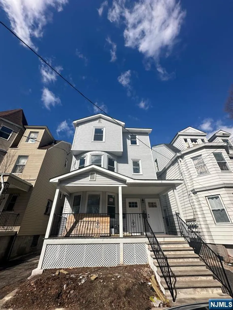 Jersey City/Hoboken Real Estate | View 105 7th, 1 | 3 Beds, 2 Baths