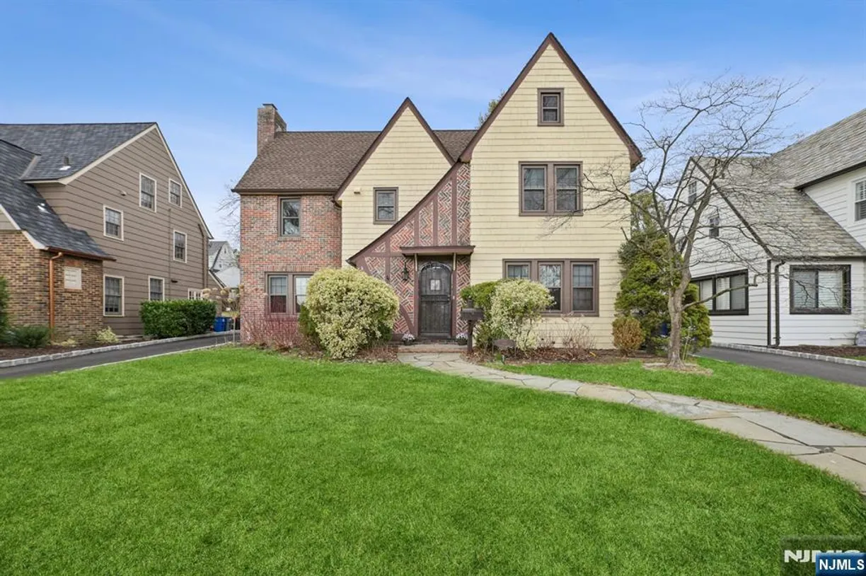 Jersey City/Hoboken Real Estate | View 122 Stonehouse | 4 Beds, 3 Baths