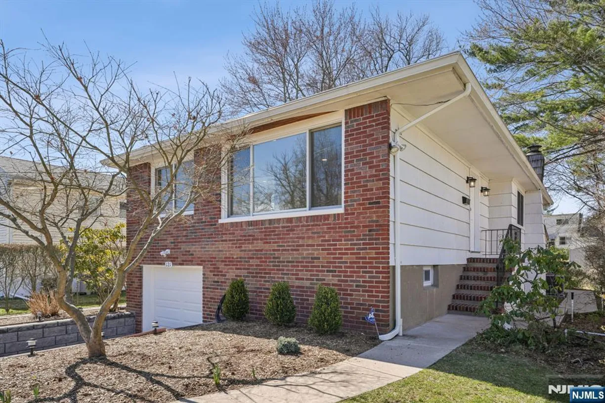 Bergen County Real Estate | View 121 14th | 3 Beds, 2 Baths