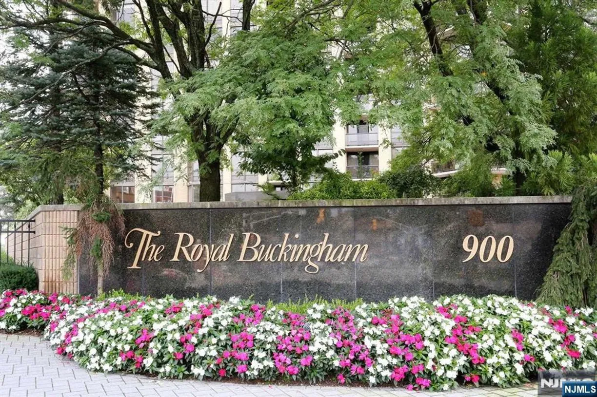 Bergen County Real Estate | View 900 Palisade, 7A | 2 Beds, 2 Baths