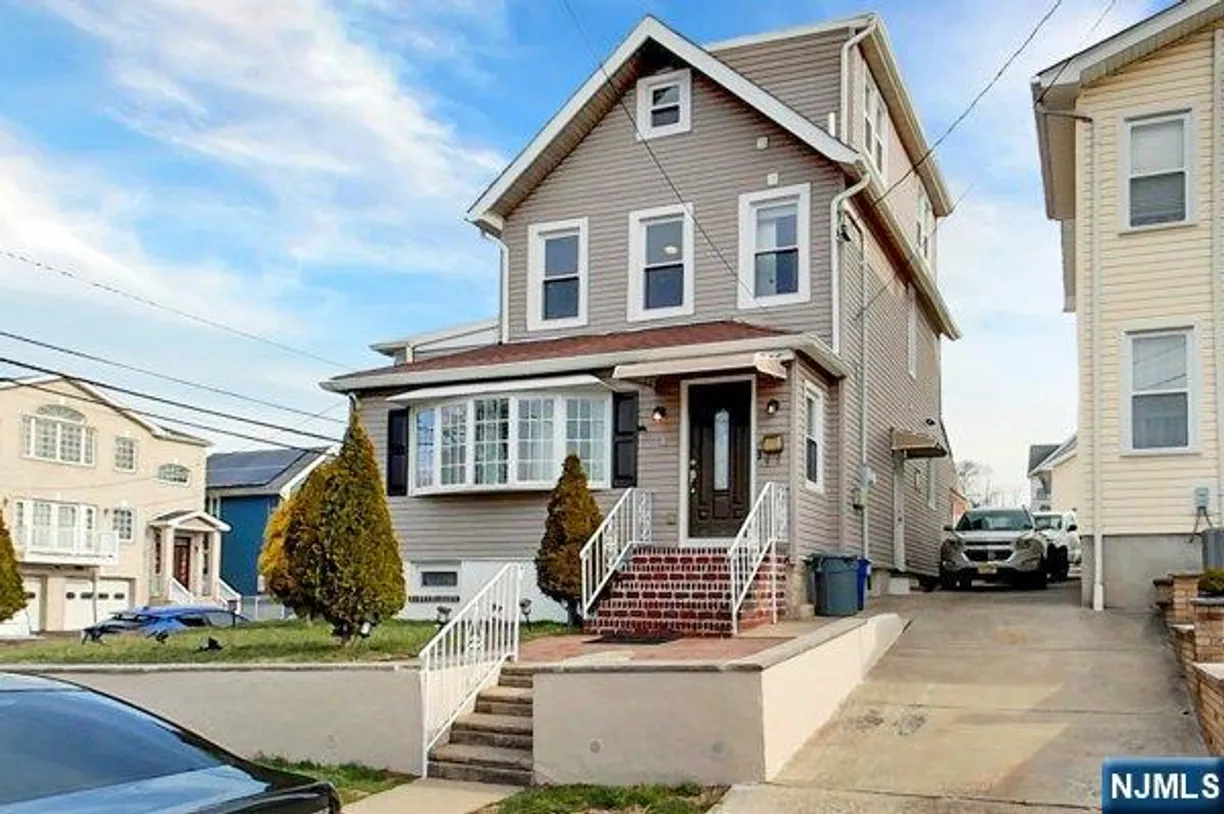 Jersey City/Hoboken Real Estate | View 1 Pine | 3 Beds, 4 Baths