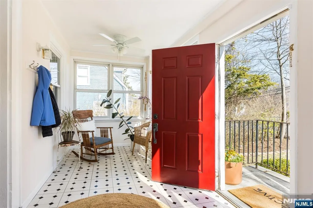 Jersey City/Hoboken Real Estate | View 568 Eagle Rock | 3 Beds, 1 Bath