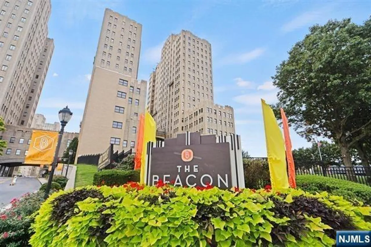 Jersey City/Hoboken Real Estate | View 4 Beacon, 521 | Listing