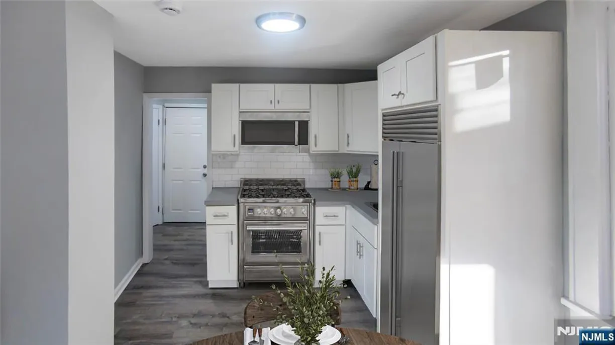 Jersey City/Hoboken Real Estate | View 18 Cedarhurst | Listing