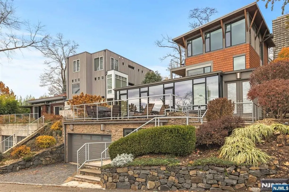 Bergen County Real Estate | View 41 Colony | 4 Beds, 3 Baths