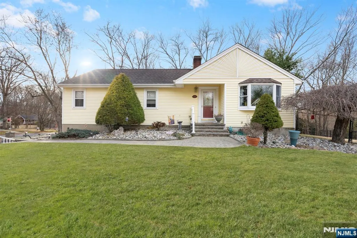 Jersey City/Hoboken Real Estate | View 1 Whitewood | 3 Beds, 1 Bath
