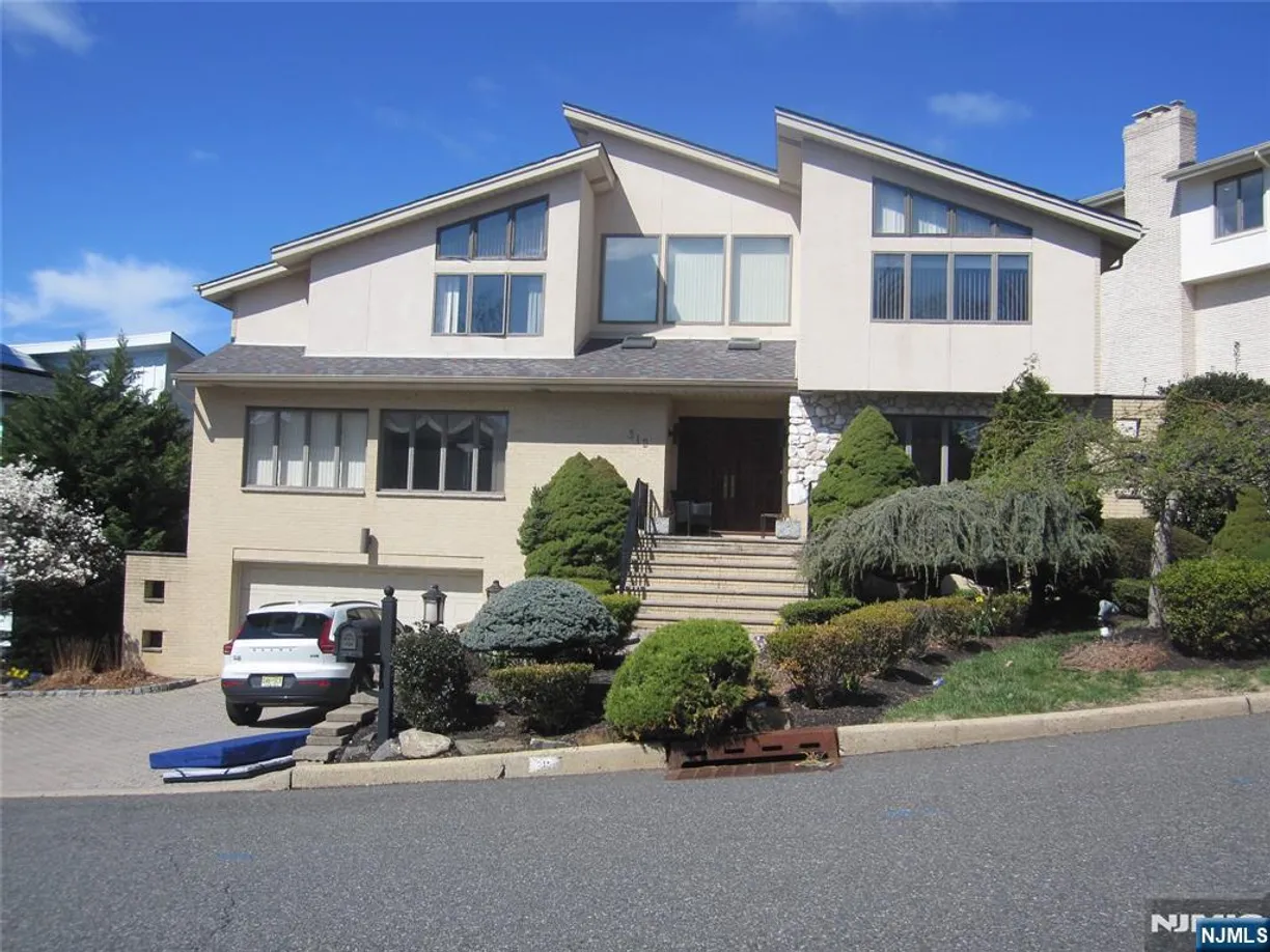 Bergen County Real Estate | View 312 Arthur | 5 Beds, 3 Baths