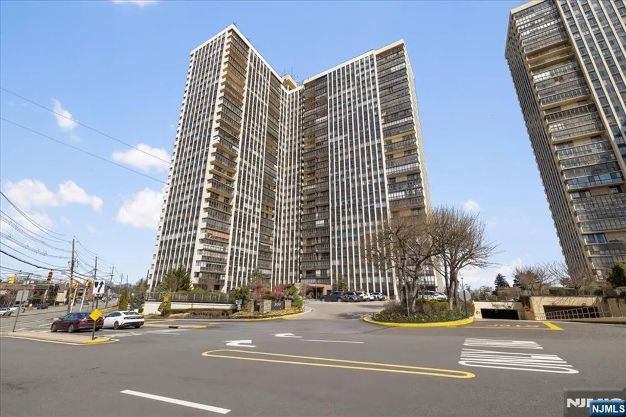 Bergen County Real Estate | View 300 Winston, L1 | 2 Beds, 2 Baths
