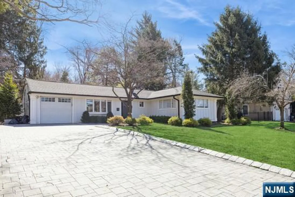 Bergen County Real Estate | View 61 Macarthur | 3 Beds, 2 Baths