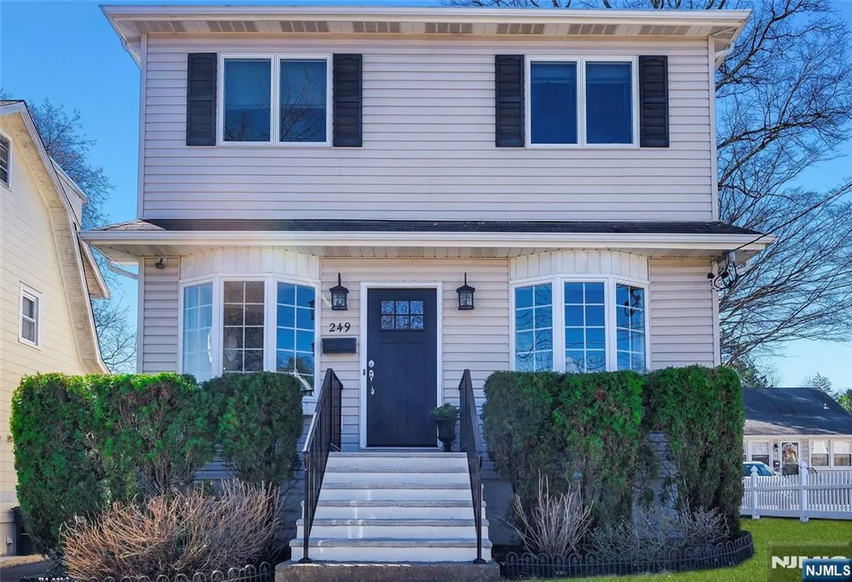 Jersey City/Hoboken Real Estate | View 249 Linden | 4 Beds, 2 Baths