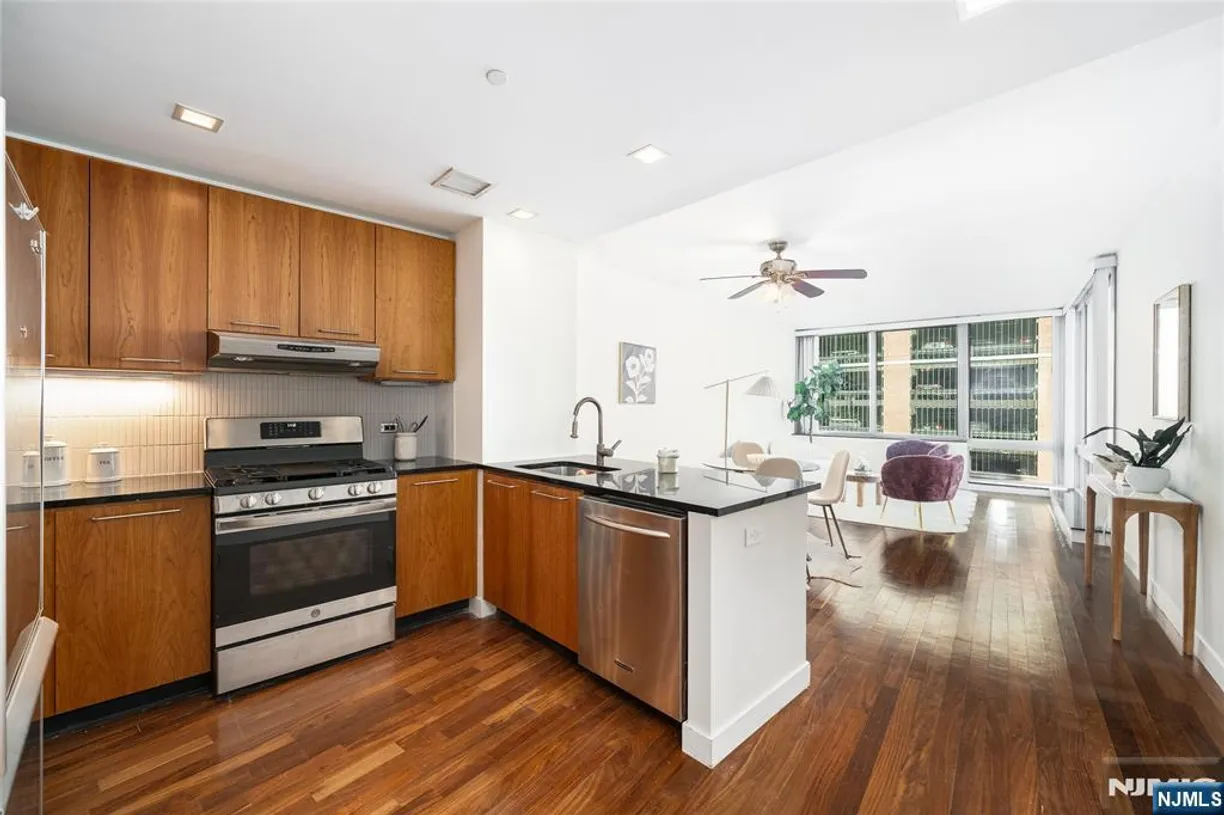 Jersey City/Hoboken Real Estate | View 25 Hudson, 512 | 1 Bed, 1 Bath