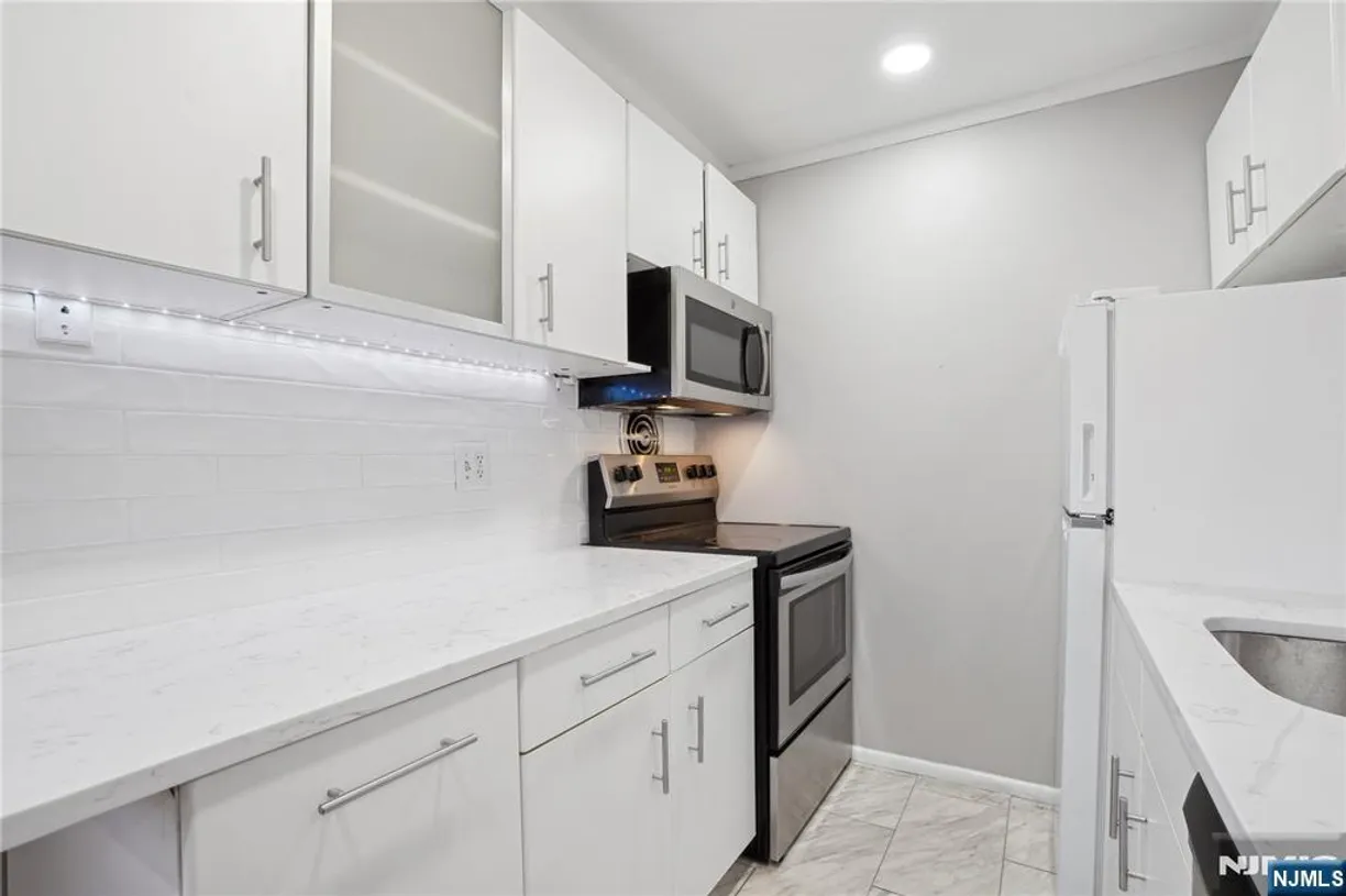 Jersey City/Hoboken Real Estate | View 56 68th, 7 | Listing