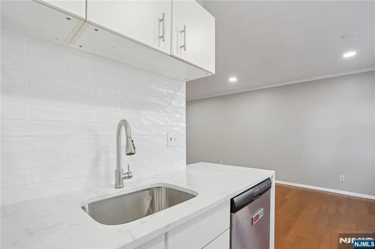 Jersey City/Hoboken Real Estate | View 56 68th, 7 | Listing
