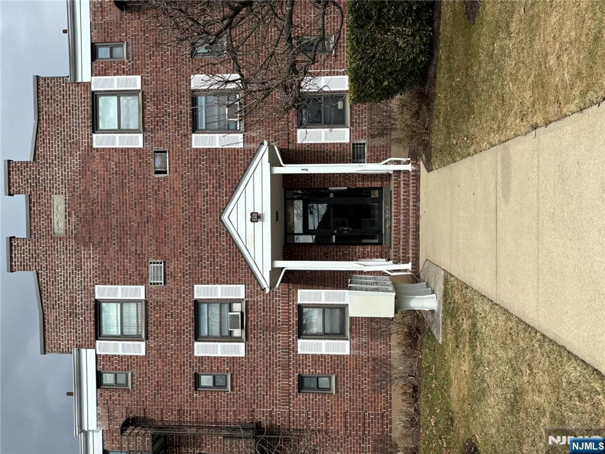 Bergen County Real Estate | View 241 Main, 1D | 2 Beds, 1 Bath