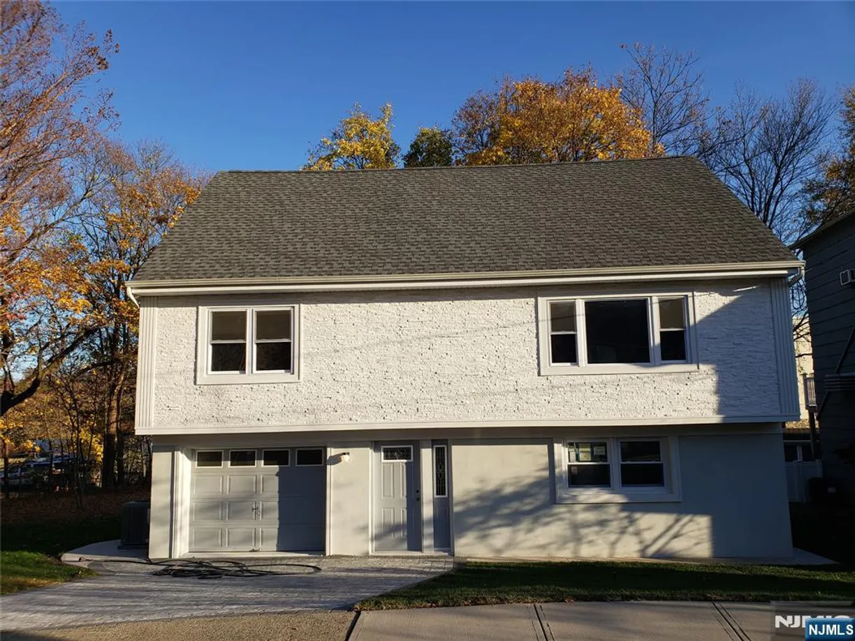 Bergen County Real Estate | View 28 Spring | 4 Beds, 3 Baths