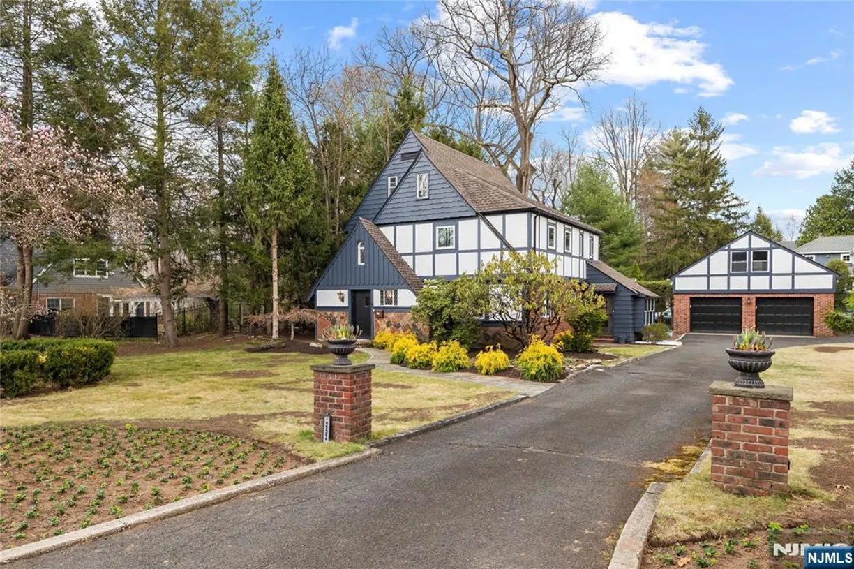Bergen County Real Estate | View 253 Maple | 4 Beds, 2 Baths